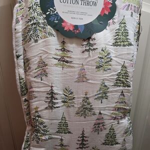 Envogue Cotton Throw with Green and Pink Tree Design